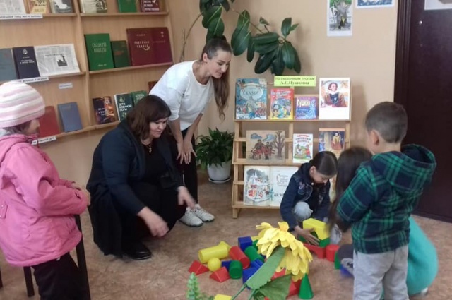 "Там, на неведомых дорожках"