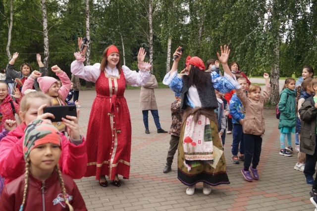 С праздником!