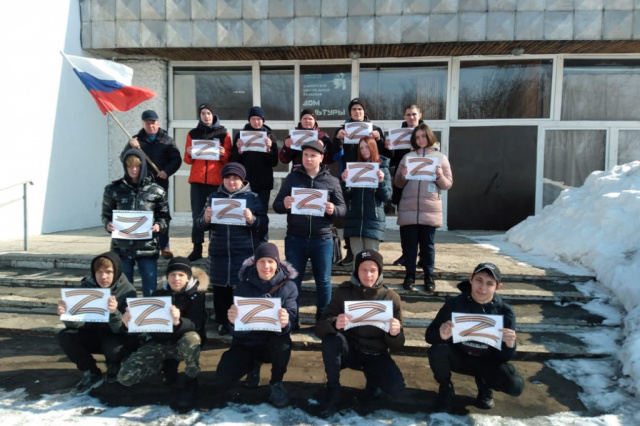 #СвоихНеБросаем